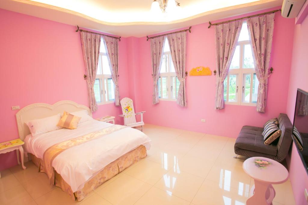 TV a/nebo společenská místnost v ubytování Decoupage Manor
