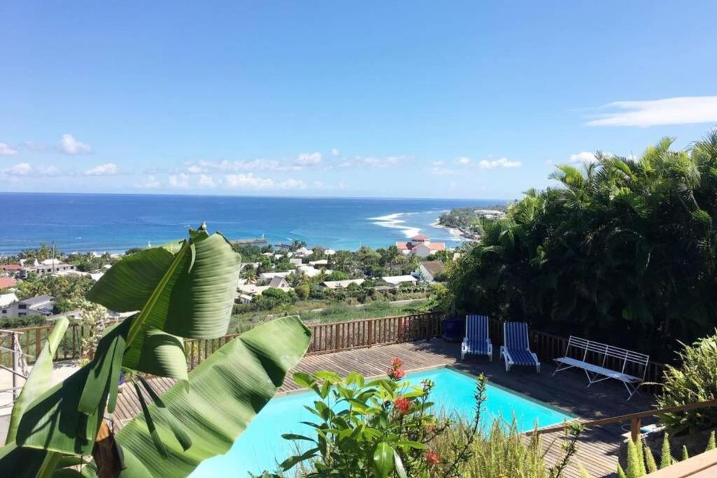 a view of a swimming pool and the ocean at La Villa Bel Océan - Saint Gilles Bains in Saint-Gilles les Bains