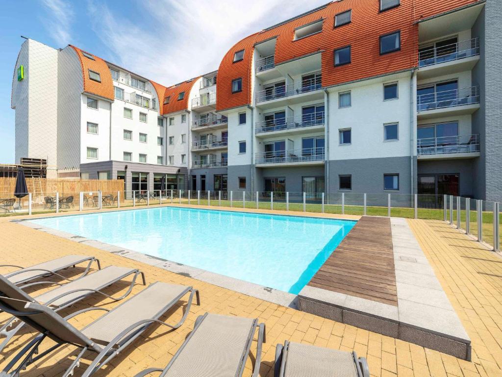 Bazén v ubytování ibis Styles Zeebrugge nebo v jeho okolí