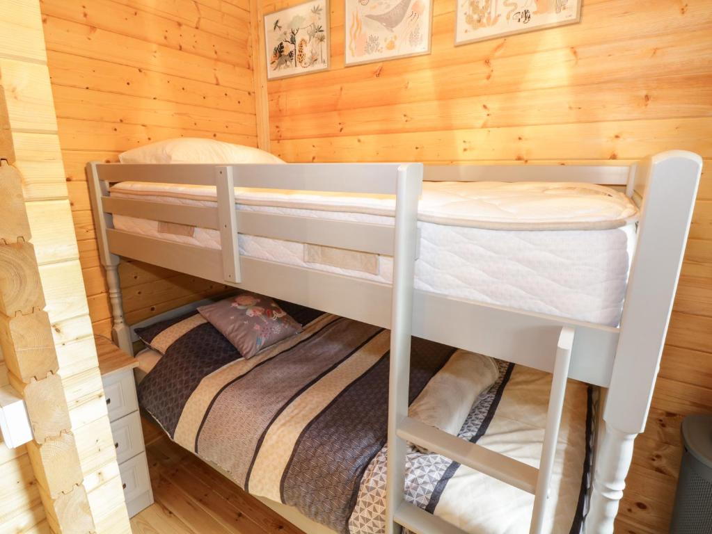 Palanda nebo palandy na pokoji v ubytování Port Heron Lodge