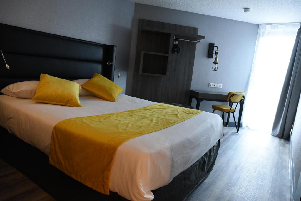 Postel nebo postele na pokoji v ubytování The Originals Boutique, Hôtel Montélimar