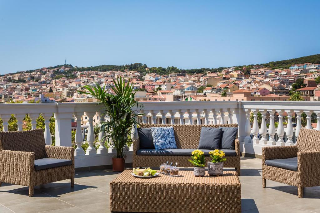 Nespecifikovaný výhled na hory nebo výhled na hory při pohledu z hotelu
