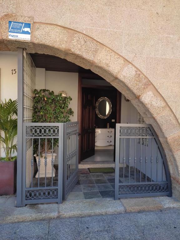 an archway leading into a house with a gate at Casa Marina in Ribeira