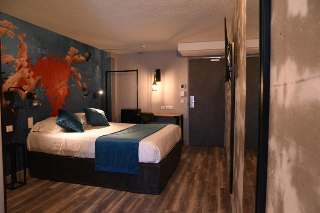 Postel nebo postele na pokoji v ubytování The Originals Boutique, Hôtel Montélimar