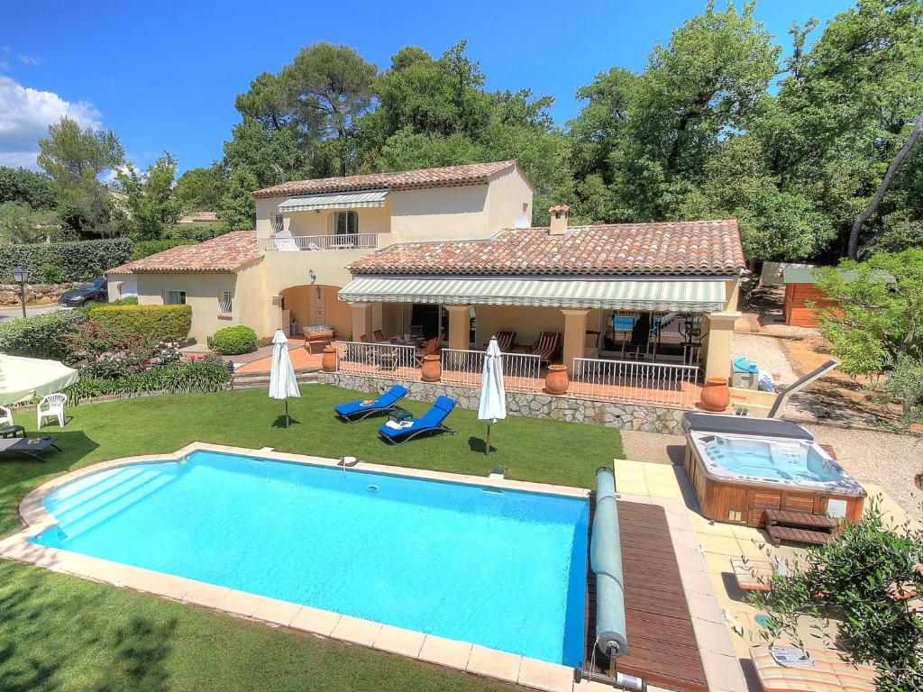 a house with a swimming pool in a yard at Villa Bois Doré in Valbonne