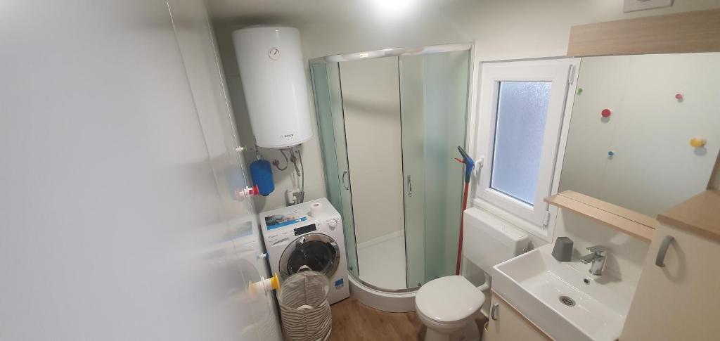Vannituba majutusasutuses ZEN MURTER Mobil home