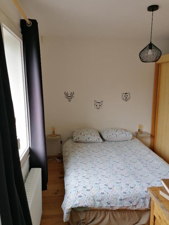 Postel nebo postele na pokoji v ubytování chez mimie