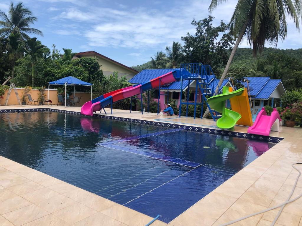 a swimming pool with a playground with a slide at The Mountain View Hat Sai Ri Resort in Chumphon