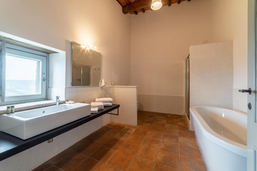 A bathroom at Locanda Della Picca