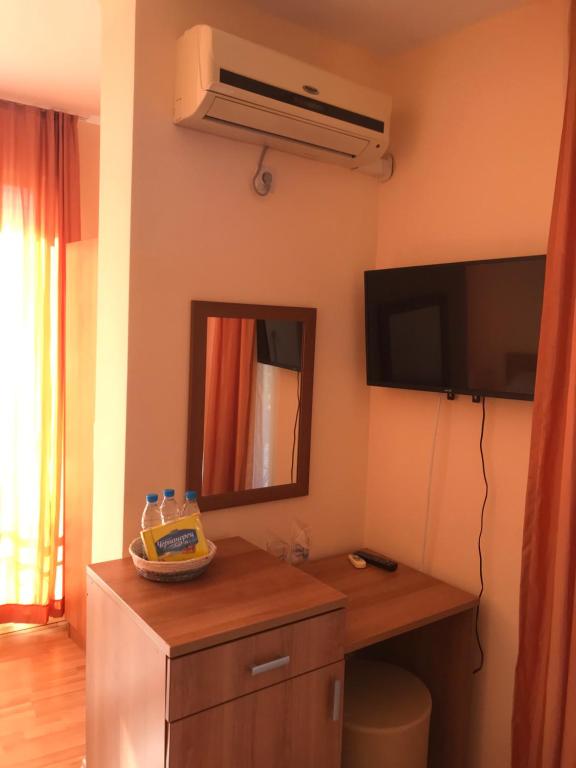 TV a/nebo společenská místnost v ubytování Family Hotel Astra
