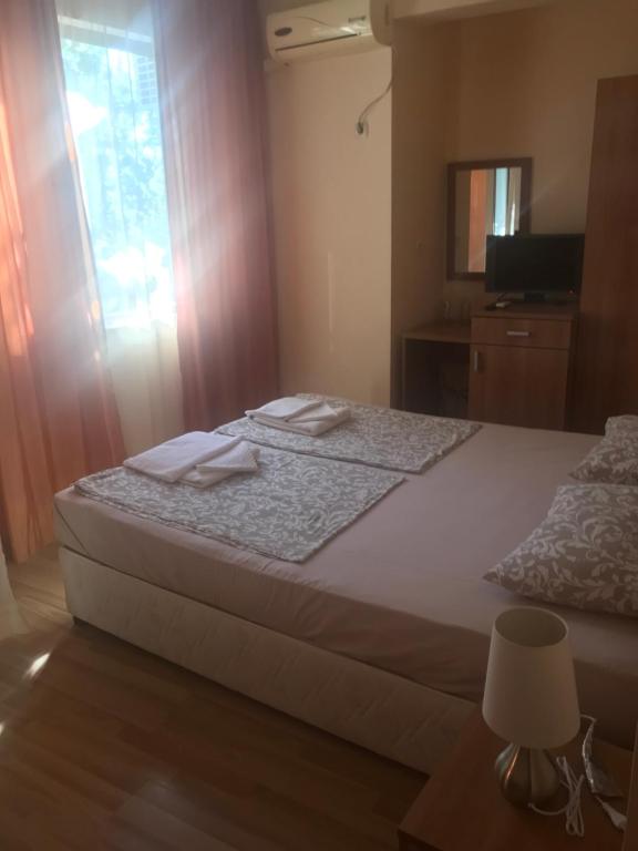 Postel nebo postele na pokoji v ubytování Family Hotel Astra