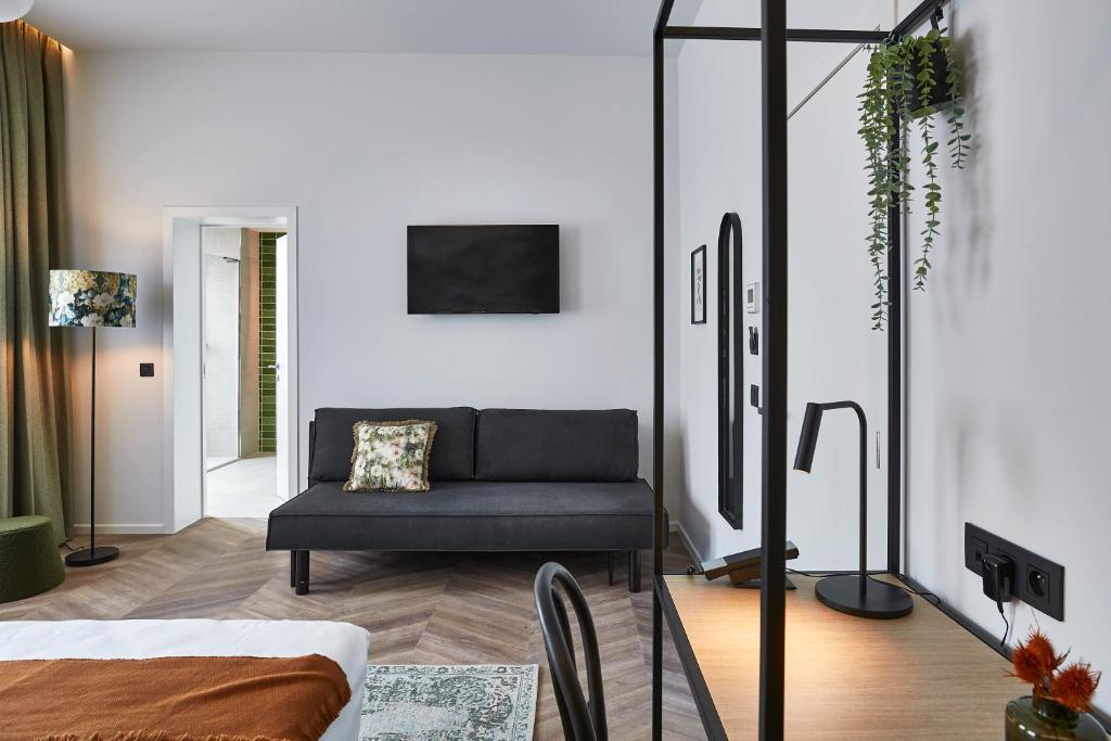 TV a/nebo společenská místnost v ubytování Urban Yard Hotel