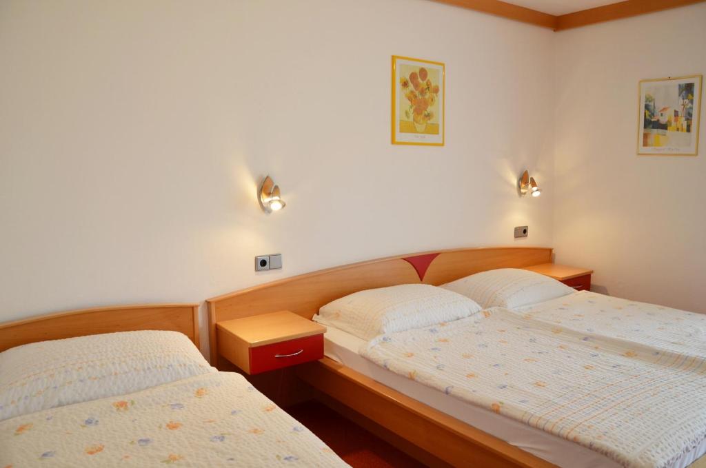Postel nebo postele na pokoji v ubytování Pension Hribernig