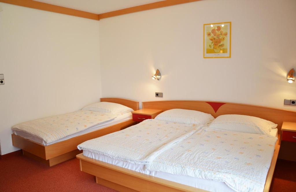 Postel nebo postele na pokoji v ubytování Pension Hribernig
