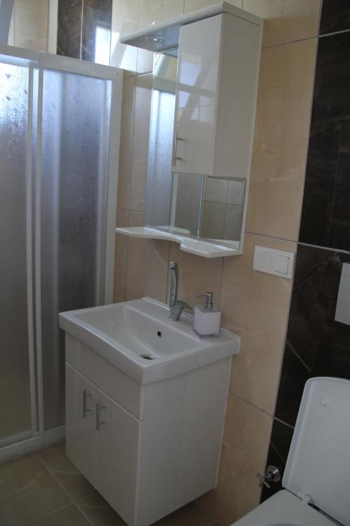 A bathroom at Jet Pension