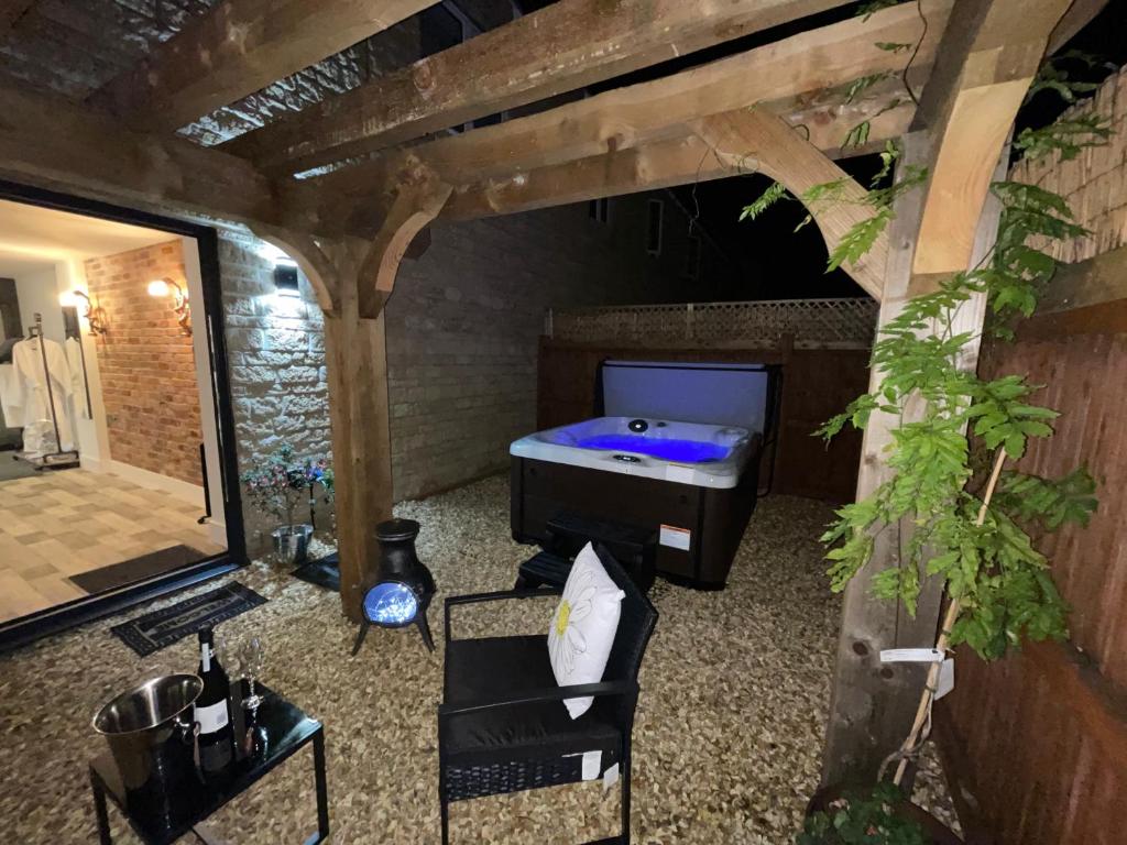 a large room with a pool table and a room with at Coach House & Hot Tub Nr Bicester Village in Bicester