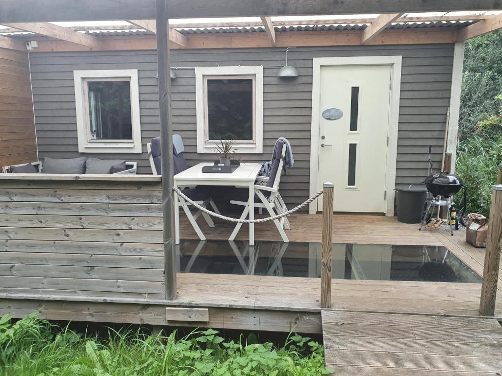 Patio nebo venkovní prostory v ubytování Skogsbäckens stugby AB