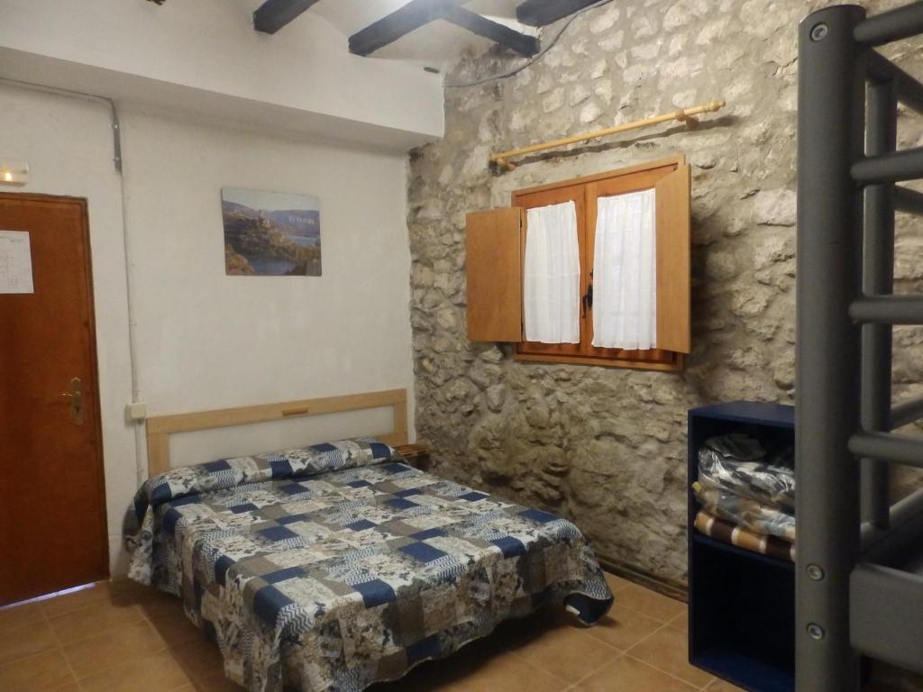 A bed or beds in a room at Albergue Rural Cal Picarol