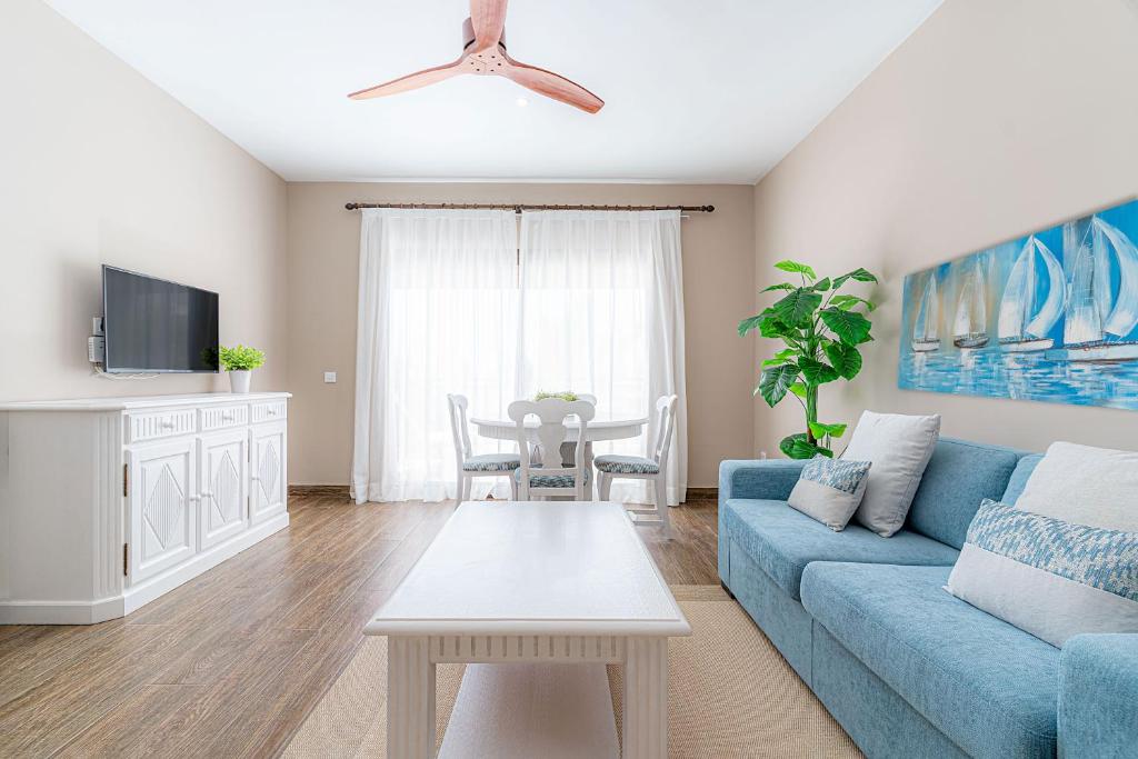 TV a/nebo společenská místnost v ubytování Vitalclass Lanzarote Resort
