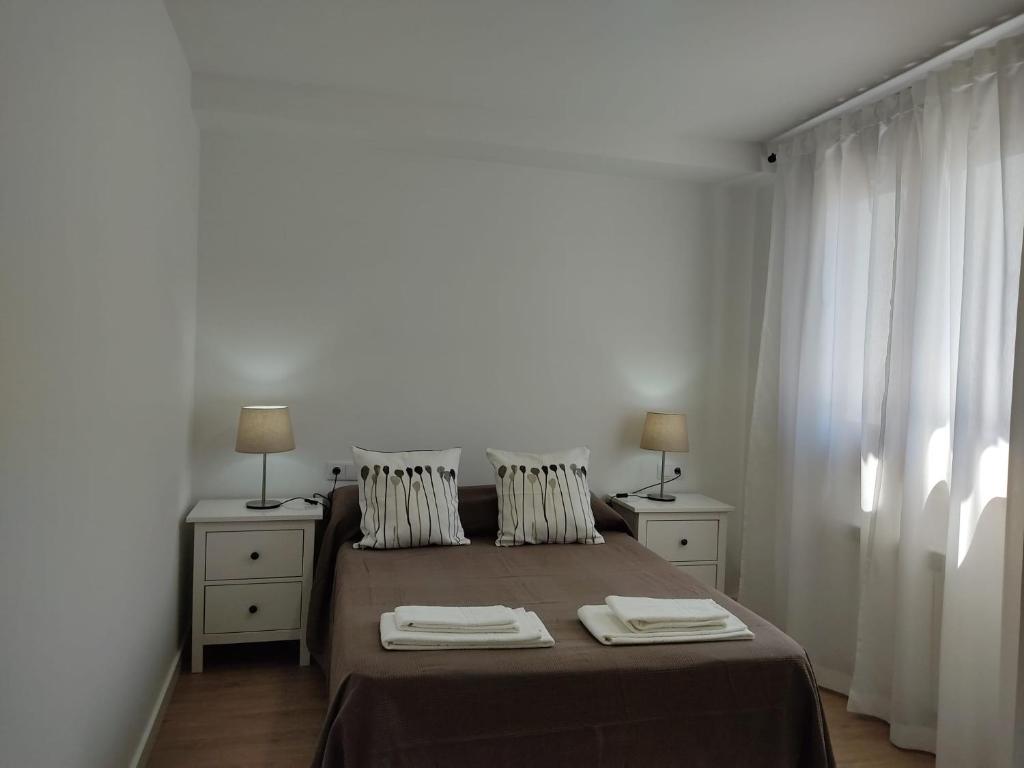 Postel nebo postele na pokoji v ubytování b Apartamentos Diego
