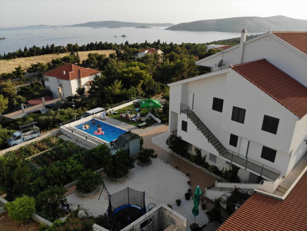 Bazén v ubytování Villa Confido Luxury Apartment 01 nebo v jeho okolí
