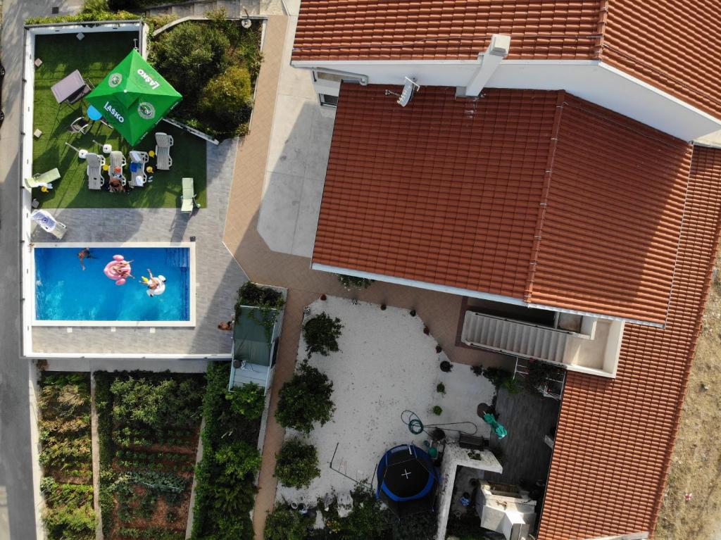 Bazén v ubytování Villa Confido Luxury Apartment 01 nebo v jeho okolí