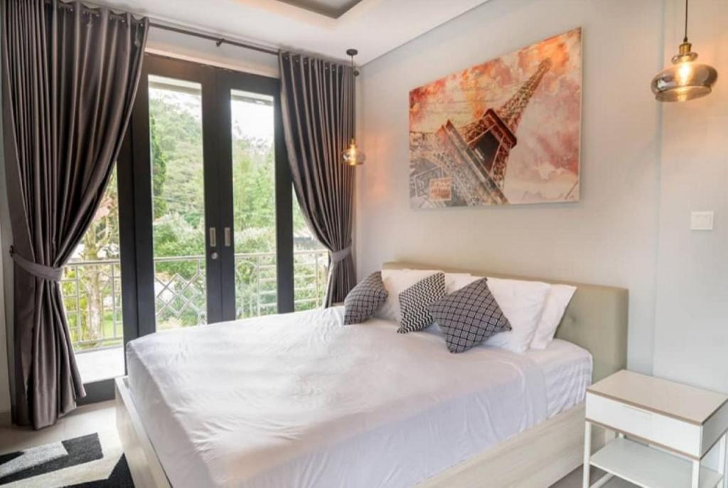 Postel nebo postele na pokoji v ubytování Dedanau Hotel