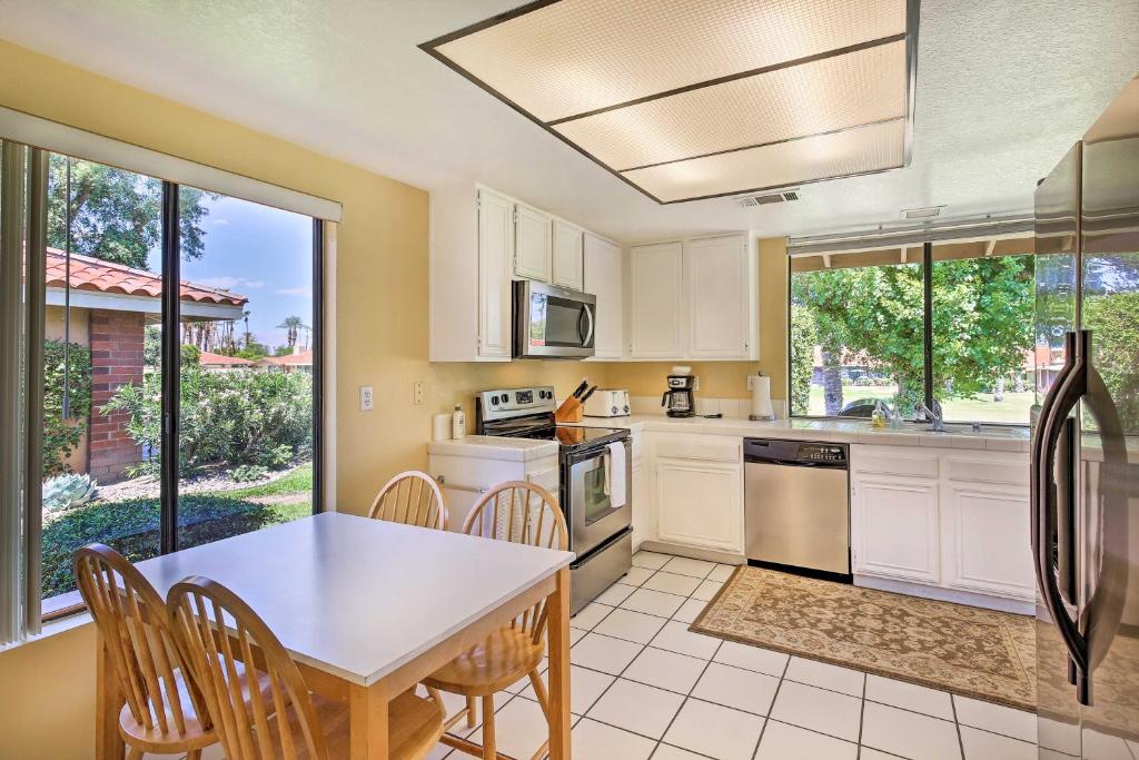 Kuchyň nebo kuchyňský kout v ubytování Sunny Pad with Patio and Pool Access in Palm Desert!