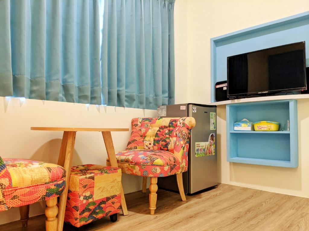 TV a/nebo společenská místnost v ubytování 墾丁舍廷親子會館 KT13 Hotel