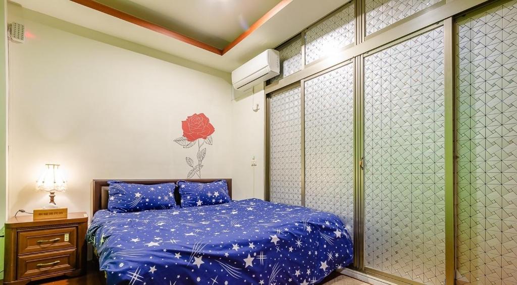 Postel nebo postele na pokoji v ubytování New Fox Guest House