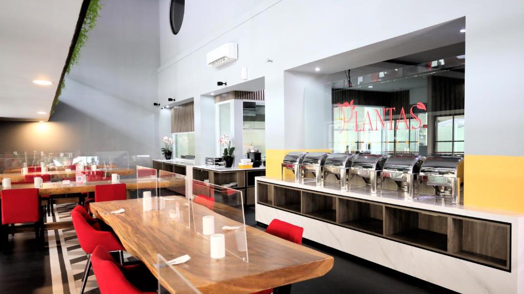 Restaurace v ubytování Moritz Hotel RSAB Harapan Kita