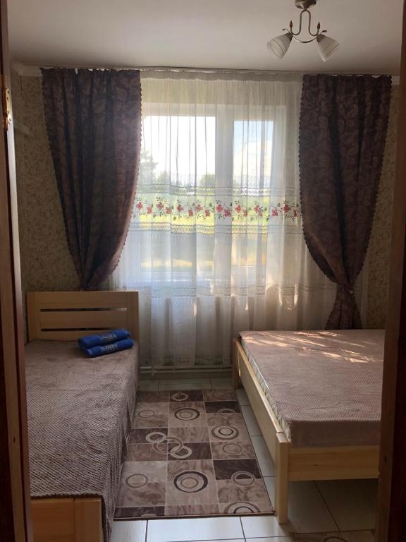 Postel nebo postele na pokoji v ubytování Білий птах