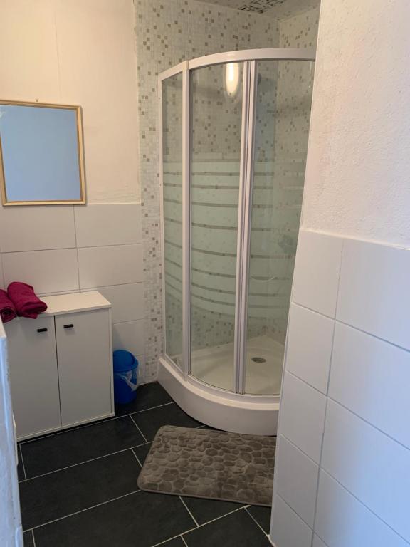 a bathroom with a shower and a bath tub at Privat Zimmer KF in Knittelfeld