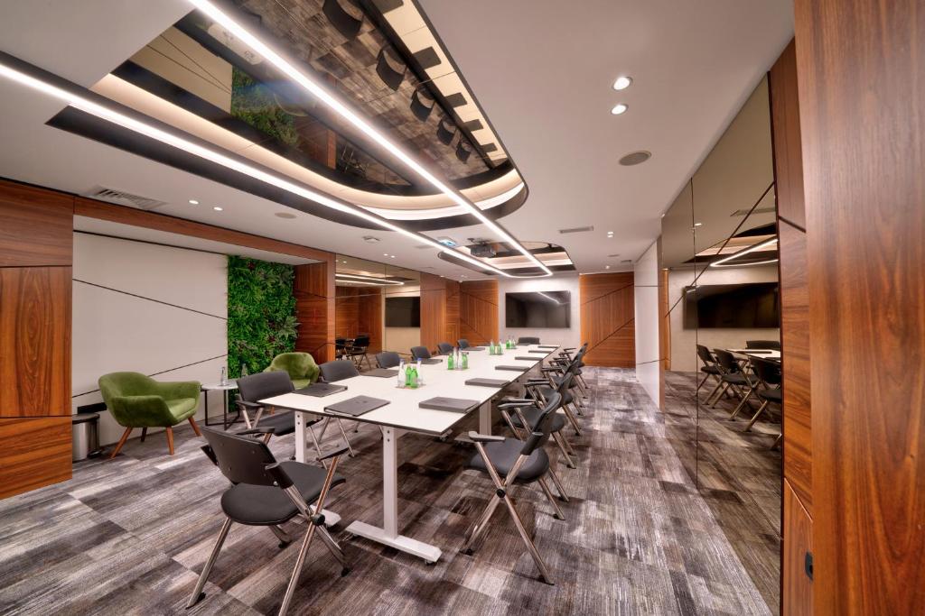 Sky Hotel - Resim 14