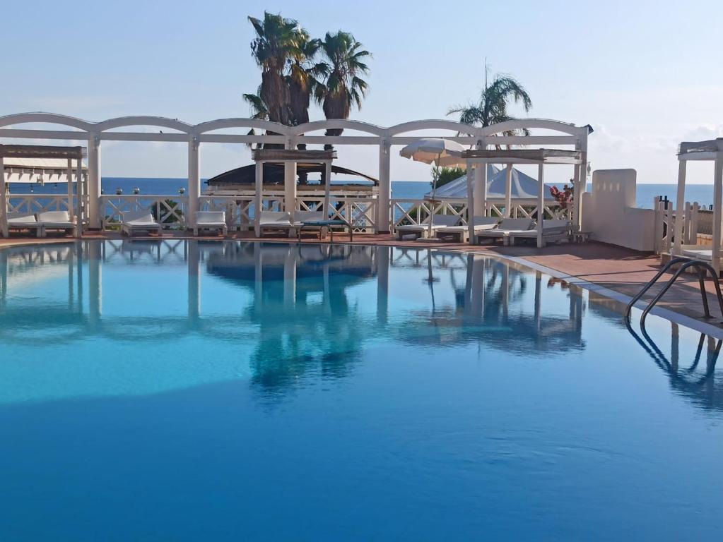 Bazén v ubytování Hotel Residence La Corvetta nebo v jeho okolí
