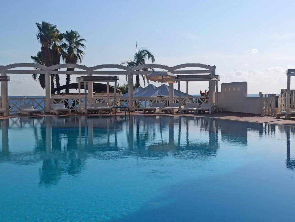 Bazén v ubytování Hotel Residence La Corvetta nebo v jeho okolí