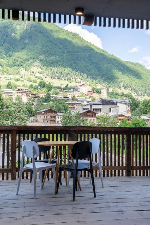 Nespecifikovaný výhled na hory nebo výhled na hory při pohledu z hotelu