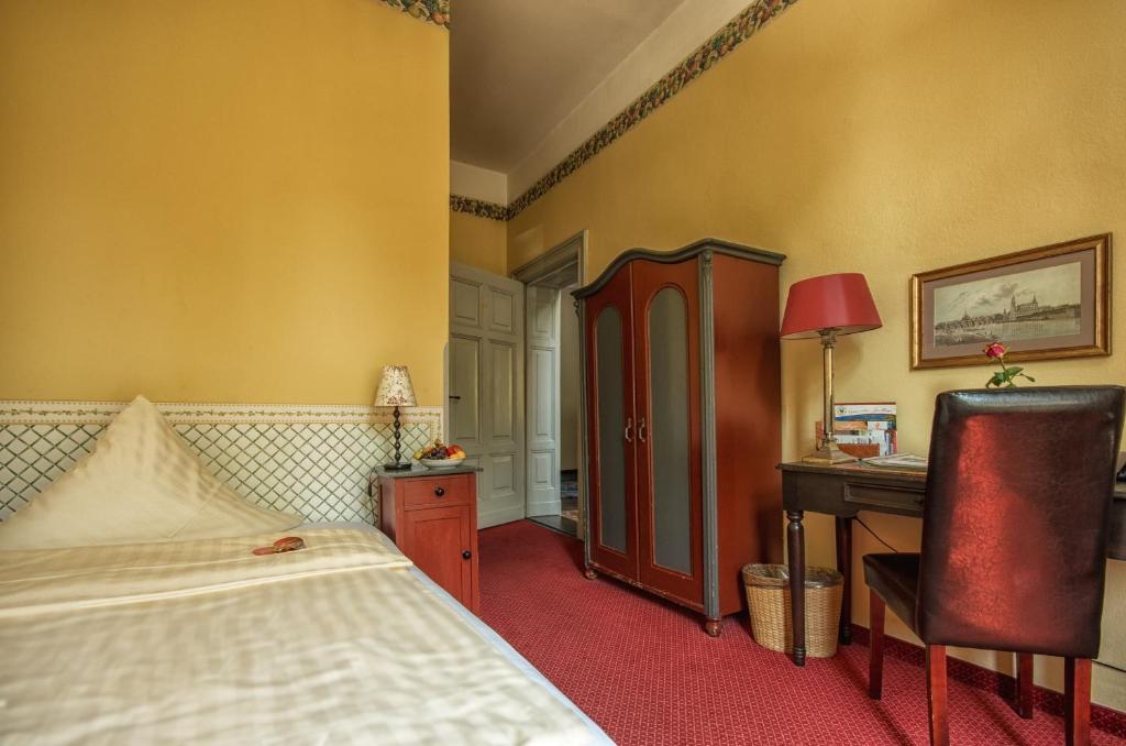 Postel nebo postele na pokoji v ubytování Hotel zur Henne