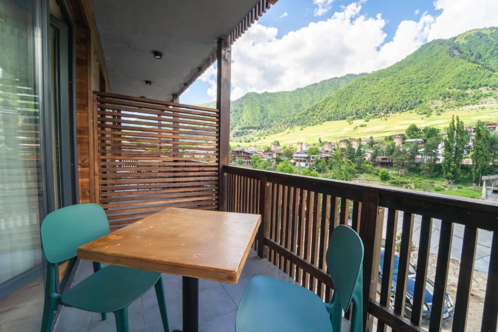 Nespecifikovaný výhled na hory nebo výhled na hory při pohledu z hotelu
