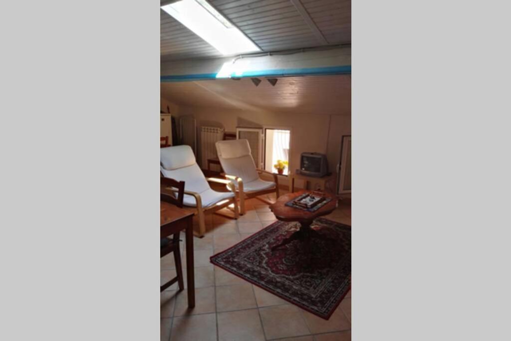 Posedenie v ubytovaní Alloggio per Vacanze a Isolabona