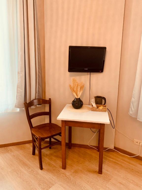 TV a/nebo společenská místnost v ubytování Hotel Du Parlement