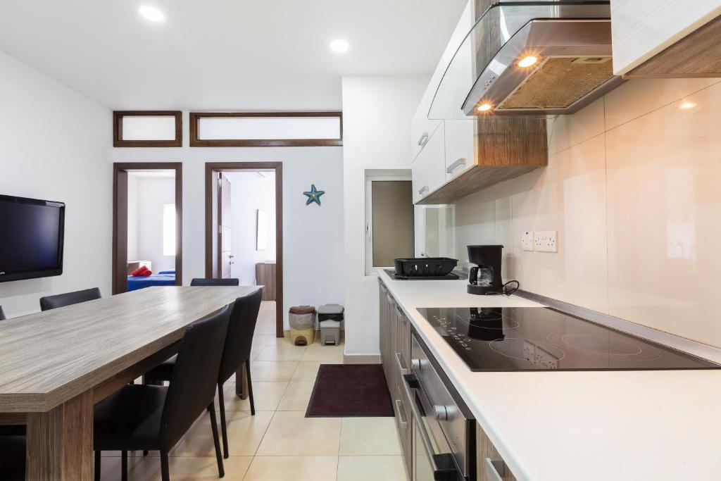 Una cocina o zona de cocina en PC3- Centrally Located Apt-Close to University
