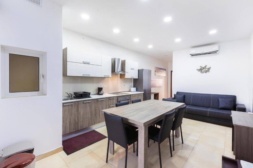 Una cocina o zona de cocina en PC3- Centrally Located Apt-Close to University