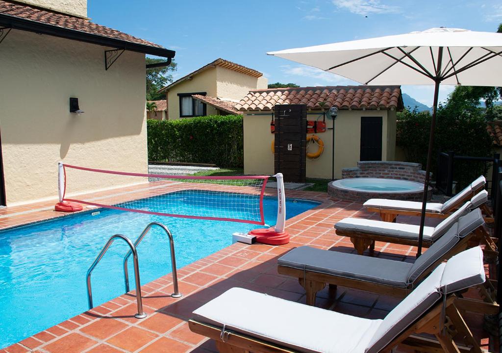 Majoituspaikassa Fincas Panaca H10 - Luxury Villa with Pool & Jacuzzi tai sen lähellä sijaitseva uima-allas