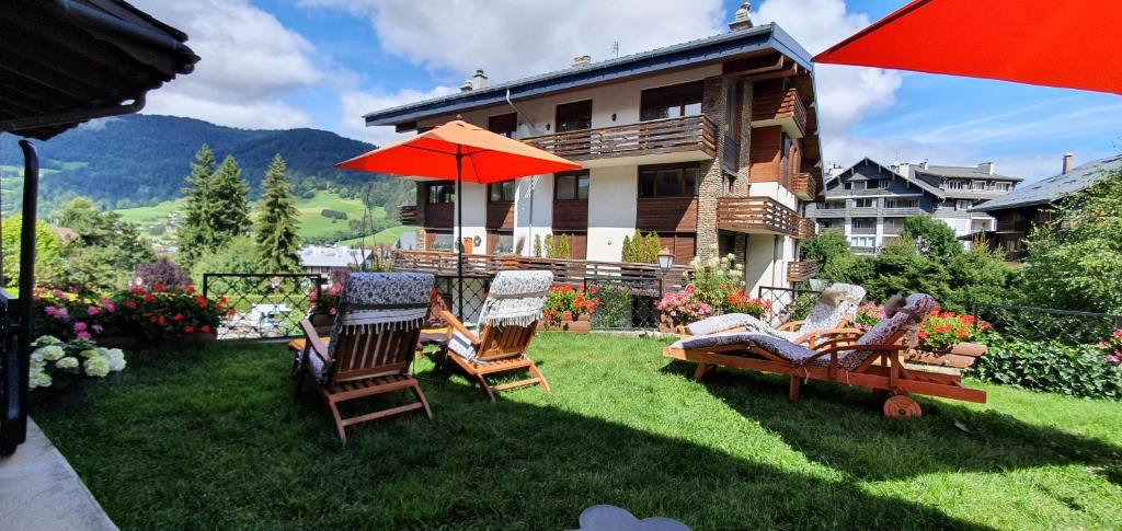 Nespecifikovaný výhled na hory nebo výhled na hory při pohledu z hotelu