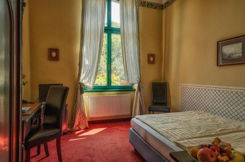 Postel nebo postele na pokoji v ubytování Hotel zur Henne