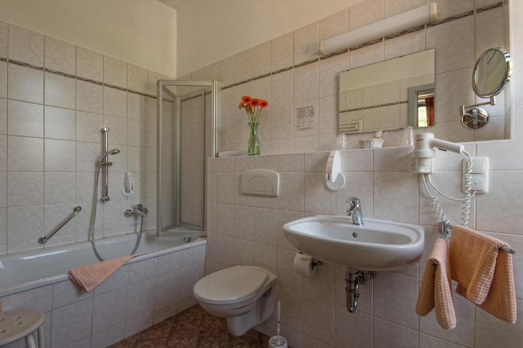Koupelna v ubytování Hotel zur Henne
