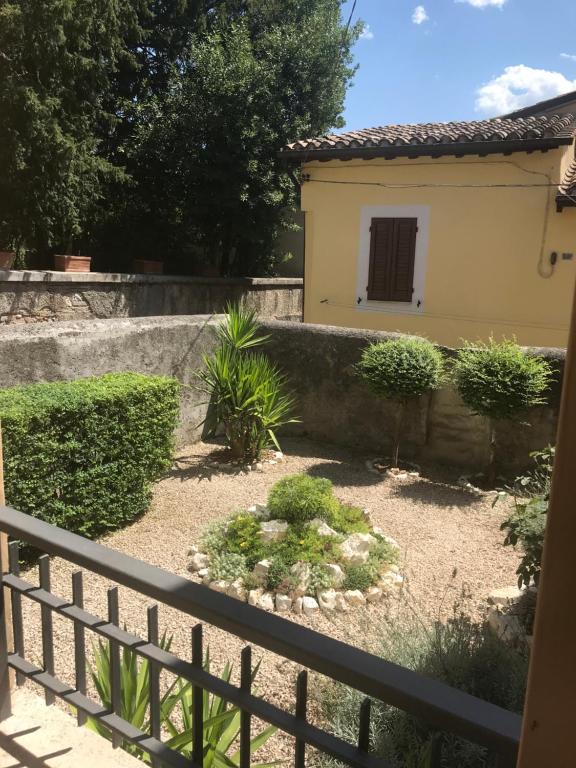 Vonkajšia záhrada v ubytovaní Affittacamere Il Piccolo Borgo Foligno