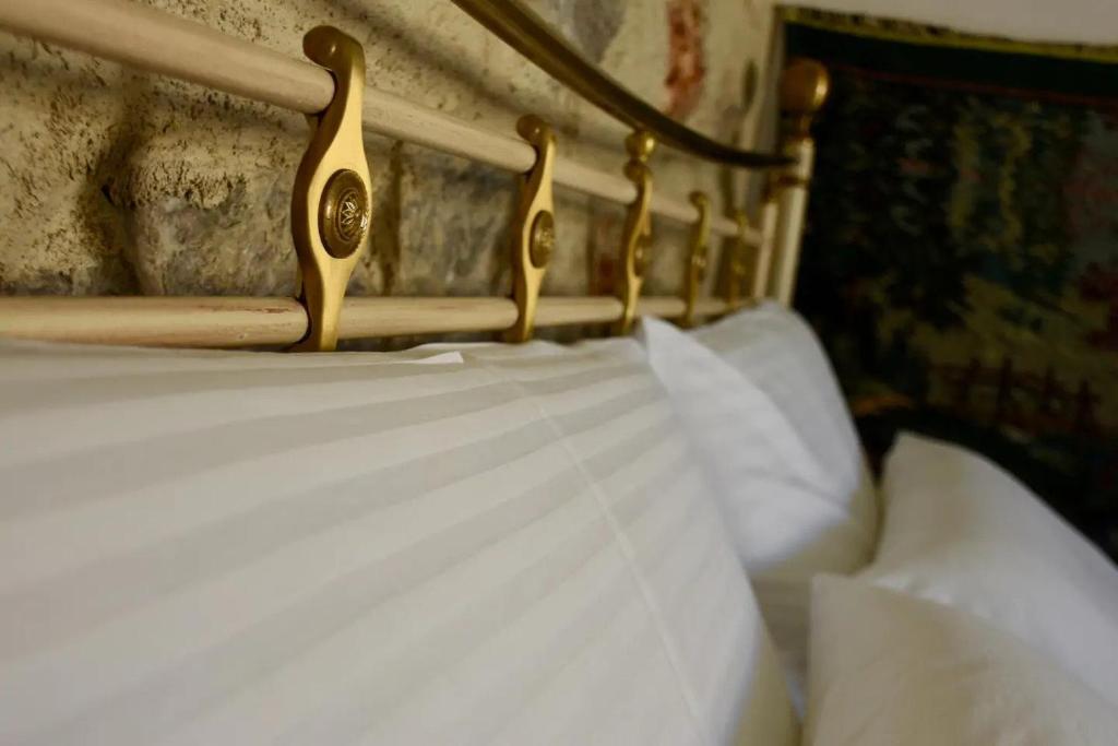 Postel nebo postele na pokoji v ubytování Yalos House