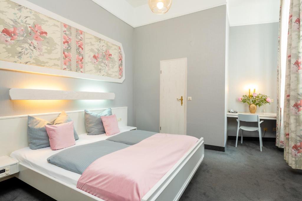 Postel nebo postele na pokoji v ubytování W22 Hotel am Kurfürstendamm